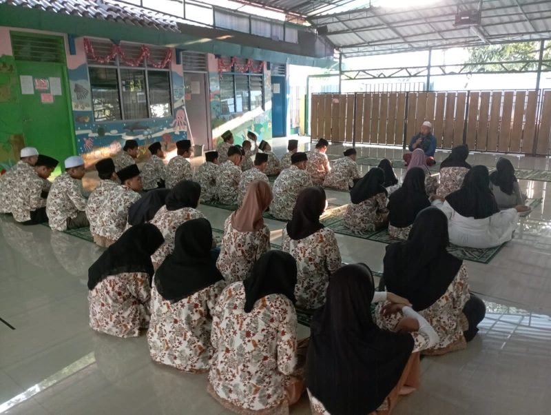 Lions Nusantara, komunitas bisnis yang didirikan oleh pengusaha muda Muliansyah Abdurrahman, merayakan ulang tahun pertamanya, dengan kegiatan santunan yang menyentuh hati, menggabungkan semangat kewirausahaan dengan kepedulian sosial. (Foto: Istimewa)