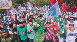 Pasangan Rohmi-Firin resmi mendaftar ke KPUD NTB, membawa harapan baru untuk masa depan yang lebih baik bersama ribuan pendukung yang bersemangat. (Foto: Terkini)