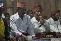 PT PLN Unit Induk Pembangunan Nusa Tenggara mendapatkan gelar kehormatan sebagai Ase Kae atau saudara gendang dari Masyarakat Adat Gendang Mesir, Desa Lungar, Kabupaten Manggarai, NTT. (Foto: Istimewa)