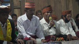 PT PLN Unit Induk Pembangunan Nusa Tenggara mendapatkan gelar kehormatan sebagai Ase Kae atau saudara gendang dari Masyarakat Adat Gendang Mesir, Desa Lungar, Kabupaten Manggarai, NTT. (Foto: Istimewa)