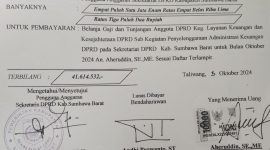 Bukti Kuitansi: Akheruddin, meski sudah mundur sebagai anggota DPRD Sumbawa Barat untuk maju Pilkada 2024, masih menerima gaji Rp 41,6 juta di bulan Oktober 2024. (Foto: Istimewa)