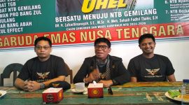 Garuda Emas NTB mantap bersatu di bawah naungan Zul-Uhel, calon pemimpin NTB yang dianggap mampu membawa perubahan nyata. Randy Bugis Peta Lolo DG Ningai bersama tim Garuda Emas NTB menunjukkan kebersamaan dan komitmen kuat untuk mewujudkan NTB yang lebih maju dan sejahtera. (Foto: istimewa)