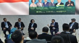 Direktur Utama PLN, Darmawan Prasodjo (kedua dari kiri) bersama Direktur dan CFO Indika Energy, Retina Rosabai (tengah), CEO Pertamina New & Renewable Energy, John Anis (kedua dari kanan), dan Presiden Direktur PT Amman Mineral Nusa Tenggara, Rachmat Makkasau (kiri) menjadi pembicara pada CEO Climate Talks dengan tema 