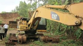 Alat berat yang disita sebagai barang bukti dalam skandal penyewaan alat berat di Dinas PUPR NTB. (Foto: istimewa)