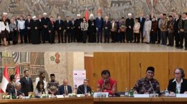 Delegasi Indonesia, termasuk Rektor UIN Mataram Prof. Dr. H. Masnun Tahir, bersama tokoh lintas agama Serbia dalam Fifth Bilateral Serbia-Indonesia Interfaith Dialogue. Forum ini menegaskan pentingnya dialog lintas agama untuk membangun perdamaian dunia melalui kolaborasi dan toleransi. (Foto: istimewa)