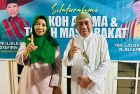 TGH Lalu Gede Sakti Amir Murni dan Hj. Sitti Rohmi Djalilah (Ummi Rohmi), saat pertemuan silaturahmi dengan masyarakat Desa Pengembur, Lombok Tengah, pada Hari Pahlawan 2024 (10/11/2024). (Foto: istimewa)