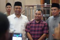 TGB bersama Bang Zul usai Salat Jumat di Islamic Center, pada Jumat 8 November 2024. (Foto: istimewa)