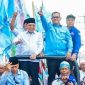 Pasangan calon unggul sementara dalam hitung cepat Pilkada Lombok Utara 2024 dengan raihan 40,76% suara. Mereka mengapresiasi antusiasme masyarakat yang memenuhi jalan untuk memberikan dukungan. (Foto: istimewa)