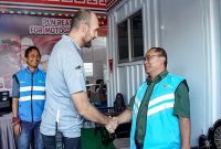 Eudald Vilà, Manager Electrical Engineer of Dorna, memberikan apresiasi kepada PLN atas keberhasilannya dalam memastikan pasokan listrik yang stabil dan handal di Sirkuit Mandalika. (Foto: Dok. PLN)