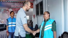 Eudald Vilà, Manager Electrical Engineer of Dorna, memberikan apresiasi kepada PLN atas keberhasilannya dalam memastikan pasokan listrik yang stabil dan handal di Sirkuit Mandalika. (Foto: Dok. PLN)