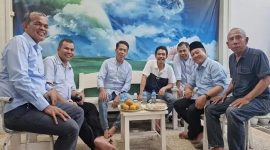 Diskusi santai penuh keakraban Tim sukses pasangan calon gubernur NTB merancang strategi kemenangan dan persiapan transisi kepemimpinan. (Foto: istimewa)