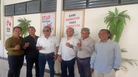 Tim Pembela Rakyat bersama M. Fihiruddin usai menyampaikan pelaporan resmi terkait dugaan pelanggaran etik Majelis Hakim PN Mataram. (Foto: istimewa)