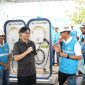 Direktur Utama PLN Darmawan Prasodjo mengecek fasilitas ultra fast charging di SPKLU Rest Area KM 519A Solo-Ngawi selama masa siaga Nataru 2024. (Foto: Dok. PLN)