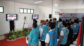 Keterangan Foto:
Presiden Prabowo Subianto meresmikan proyek kelistrikan dari PLTA Jatigede, Sumedang, didampingi Menteri ESDM dan pejabat terkait, simbolisasi langkah Indonesia menuju kemandirian energi. (Foto: Dok. PLN)