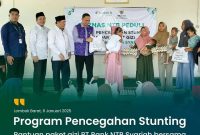 Penyaluran bantuan sembako untuk anak-anak penderita stunting oleh Bank NTB Syariah dan BAZNAS NTB di Yayasan Pondok Pesantren Hamzanwadi, Lombok Barat.