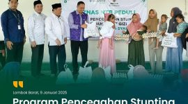 Penyaluran bantuan sembako untuk anak-anak penderita stunting oleh Bank NTB Syariah dan BAZNAS NTB di Yayasan Pondok Pesantren Hamzanwadi, Lombok Barat.