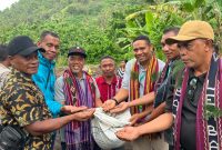 Sejumlah petani Lembata mengikuti pelatihan budidaya tanaman yang diselenggarakan oleh PLN UIP Nusra sebagai bagian dari program TJSL. (Foto: Dok. PLN)