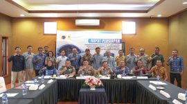 Perwakilan PLN UIP Nusra bersama Forkopimda Manggarai dan BPN saat menggelar rapat koordinasi terkait pengadaan tanah untuk proyek PLTP Ulumbu Unit 5-6 di Ruteng. (Foto: Dok. PLN)