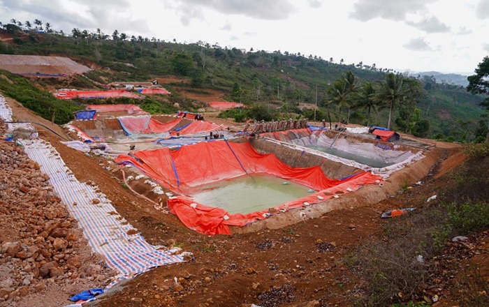 Area tambang ilegal di Sekotong, Lombok Barat, dengan galian tanah yang menganga. Aktivitas ini diduga melibatkan pemodal besar dan menyebabkan kerusakan lingkungan.  (Foto: Istimewa)