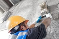 Petugas PLN NTB sedang melakukan pemasangan listrik di salah satu masjid dalam program Terang Berkah Ramadan guna mendukung kenyamanan ibadah masyarakat. (Foto: Dok. PLN)