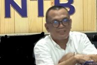 Ketua BPD Gapensi NTB, H. Agus Mulyadi, saat memberikan keterangan terkait keterlambatan proyek Poltekkes Mataram yang menjadi sorotan.(Foto: Istimewa)