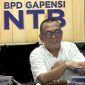 Ketua BPD Gapensi NTB, H. Agus Mulyadi, saat memberikan keterangan terkait keterlambatan proyek Poltekkes Mataram yang menjadi sorotan.(Foto: Istimewa)