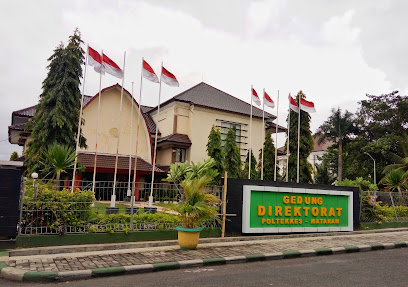 Gedung Direktorat Poltekkes Kemenkes Mataram tampak megah, tetapi proyek gedung layanan pendidikan dan laboratorium terpadu senilai Rp70 miliar justru terbengkalai. Hingga kini, Direktur Poltekkes dan PPK proyek masih memilih diam saat dimintai keterangan. (Foto: Istimewa)