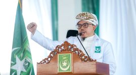Ketua Umum PBNW, TGKH. Lalu Gede M. Zainuddin Atsani, saat memberikan arahan kepada jamaah terkait perayaan Hari Jadi Nahdlatul Wathan ke-72. (Foto: Istimewa)
