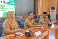 Gubernur NTB Dr. H. Lalu Muhamad Iqbal, M. Hub. Int., saat meninjau Command Center di Kantor Gubernur NTB, menegaskan pentingnya pengambilan keputusan berbasis data dalam reformasi birokrasi. (Foto: Istimewa)