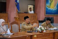 Bupati Lombok Barat, H. Lalu Ahmad Zaini, memimpin rapat pimpinan perdana dengan jajaran OPD, menegaskan pentingnya kinerja birokrasi yang cepat dan berbasis hasil. (Foto: Istimewa)