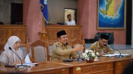Bupati Lombok Barat, H. Lalu Ahmad Zaini, memimpin rapat pimpinan perdana dengan jajaran OPD, menegaskan pentingnya kinerja birokrasi yang cepat dan berbasis hasil. (Foto: Istimewa)