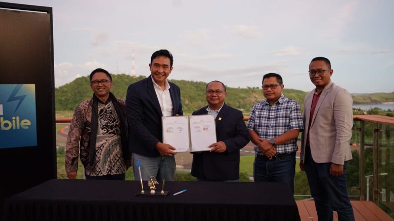PLN bersama mitra menjalin kemitraan strategis di Mandalika guna meningkatkan kualitas layanan kelistrikan di NTB. (Foto: Dok. PLN)