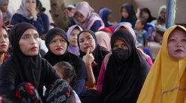 Senyum kebahagiaan terpancar dari warga Kelurahan Ampenan Selatan saat menerima bantuan dari PT PLN (Persero) UIP Nusa Tenggara. Kegiatan ini menjadi bentuk kepedulian sosial PLN dalam mendukung kesejahteraan masyarakat. (Foto: Dok. PLN)