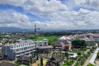Pembangunan gedung yang masih berlangsung diduga sudah melewati proses PHO. Forum Rakyat NTB menyoroti potensi ketidaksesuaian antara kondisi fisik di lapangan dan laporan administrasi. (Foto: Istimewa)