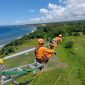 petugas Pekerjaan Dalam Keadaan Bertegangan (PDKB) ketika melakukan pemeliharaan Saluran Kabel Laut Tegangan Tinggi (SKLT) untuk memastikan keandalan sistem transmisi. (Foto: Dok. PLN)