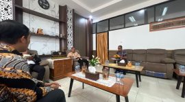 PLN bersama Pemerintah Kabupaten Lembata mengadakan pertemuan penting guna memperkuat kerja sama dalam sektor energi dan pembangunan daerah. Diskusi ini menyoroti langkah-langkah konkret dalam meningkatkan layanan kelistrikan serta mendukung pertumbuhan ekonomi lokal. (Foto: Dok. PLN)