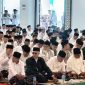Rangkaian doa dan zikir untuk keselamatan jamaah haji 2025 yang dihadiri ribuan ASN, masyarakat, dan pejabat di Asrama Haji Lombok. (Foto: Istimewa)