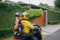 Penumpang menikmati layanan ojek online Maxim di Praya Tengah, solusi transportasi praktis dan aman.
(Foto: Dok. Maxim Praya Tengah)