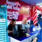 Petugas PLN melayani pengunjung yang datang ke booth sosialisasi program “Bangkit Lebih Terang” di arena Car Free Day. Program ini menawarkan diskon 50% untuk tambah daya listrik, berlaku hingga 23 Mei 2025. Antusiasme warga terlihat tinggi untuk mendapatkan informasi dan manfaat dari program unggulan PLN tersebut. (Foto: Dok. PLN)