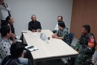 Ketua Laskar NTB Kota Mataram, Sahrul Hadi, saat audiensi dengan manajemen CV Utama Simpang Plasindo membahas dugaan pelanggaran hak buruh. (Foto: Istimewa)