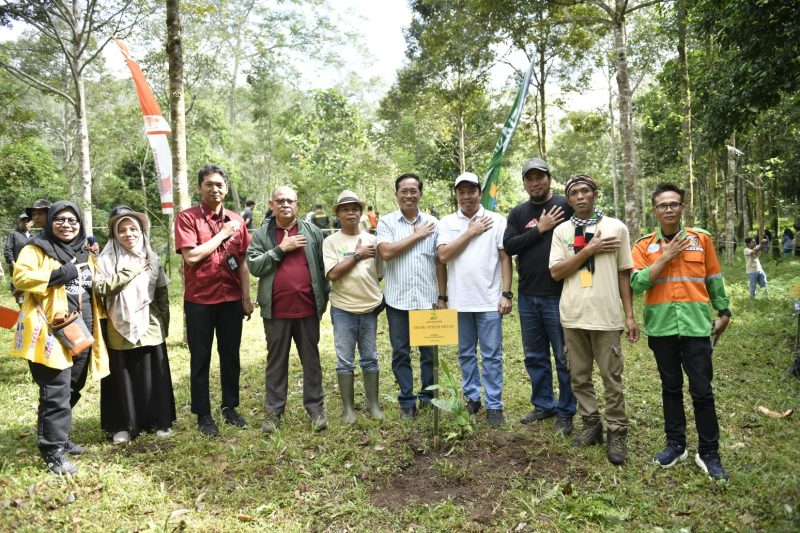 Bank NTB Syariah dan Masyarakat Bersatu Wujudkan Ekonomi Hijau Lewat Aksi Proklim Mart di Lombok Timur. (Foto: Istimewa)