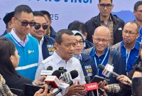 Menteri Investasi/Kepala BKPM Bahlil Lahadalia memberikan keterangan pers kepada awak media usai menghadiri kegiatan bersama jajaran PLN dalam rangka pengembangan infrastruktur ketenagalistrikan. (Dok. PLN)