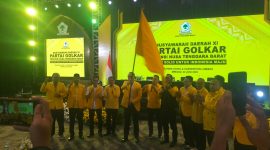 H. Mohan Roliskana, yang terpilih sebagai Ketua DPD Partai Golkar NTB, berpose bersama pengurus dan peserta Musda XI setelah penutupan Musyawarah Daerah di Prime Park Hotel, Mataram, Minggu (22/6/2025). (Foto: Istimewa)