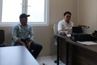 Jurnalis muda asal Mataram saat memberikan keterangan kepada media usai melapor ke Polda NTB atas dugaan pengeroyokan di Bandara Lombok. (Foto: Istimewa)