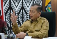 Gubernur NTB dan GM PLN UIW NTB membahas rencana transisi energi dan pengembangan EBT dalam pertemuan strategis di Kantor Gubernur NTB. (Foto: Dok. PLN)