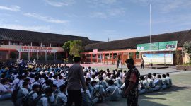 TNI-Polri beri pembekalan disiplin dan wawasan kebangsaan kepada 620 siswa SMKN 3 Mataram sebelum terjun ke dunia kerja lewat PKL. (Foto: Istimewa)