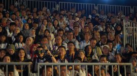 Sorot mata, sorot budaya. Tribun FORNAS VIII NTB dipadati ribuan penonton. (Foto: Istimewa)

