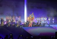 Ratusan penari NTB menampilkan tari kolosal memukau di pembukaan FORNAS VIII, aksi yang mengantarkan mereka ke panggung Istana Negara. (Foto: Istimewa)