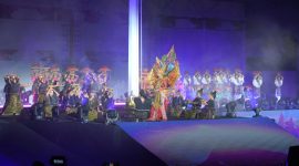 Ratusan penari NTB menampilkan tari kolosal memukau di pembukaan FORNAS VIII, aksi yang mengantarkan mereka ke panggung Istana Negara. (Foto: Istimewa)