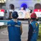 Petugas PLN ULP Praya bersiaga di sekitar kawasan Masjid Agung Praya untuk memastikan kelancaran MTQ ke-31 tanpa gangguan listrik. (Foto: Dok. PLN)